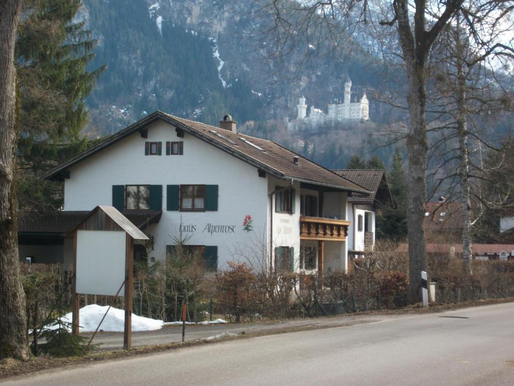 Haus Alpenrose *